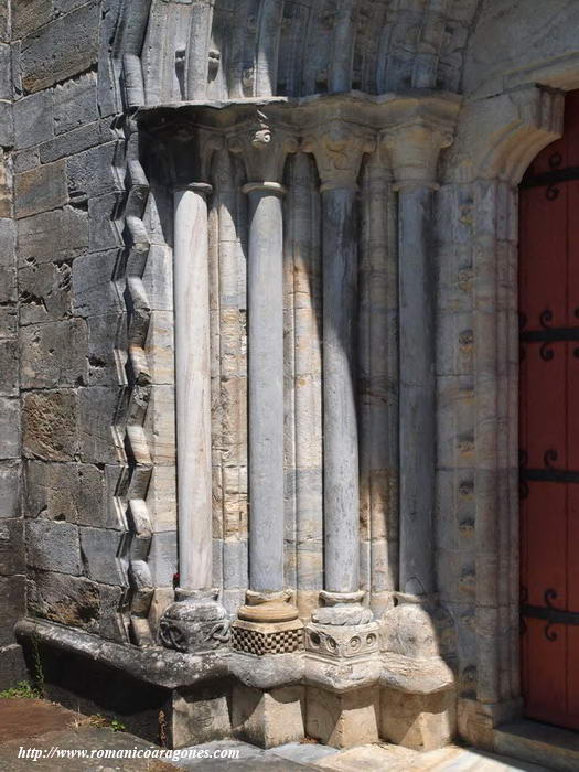 COLUMNATA DEL LADO NORTE EN LA FACHADA DE PONIENTE